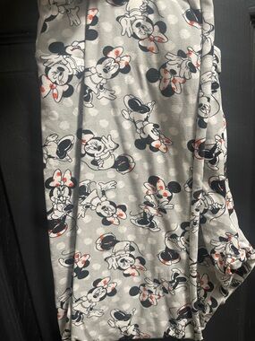 LuLaRoe Gray Minnie Mouse Leggings with Black and Red Accents